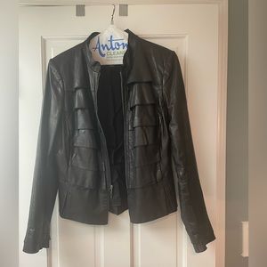 Leather jacket slim cut with ruffle detail. Zipper closure. Size M